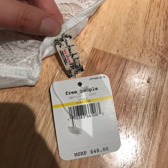 Free People Clara Eyelash Underwire Bra NWT - Picture 7 of 7